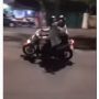 Viral 2 Pemuda Ugal-ugalan di Jalanan Bandung, Warganet Puas Sama Endingnya