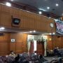 KAMMI Cilegon Tolak Politisasi APBD, Bentangkan Spanduk Penolakan