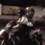 Viral Dua Pemuda Naik Motor Bak Penguasa Jalanan, Publik Puas Pas Lihat Endingnya