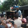 Ricuh saat Geruduk DPRD, Demo Dukung Interpelasi Anies Dibubarkan Polisi
