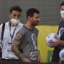 Lionel Messi Pakai Rompi Fotografer saat Laga Brasil vs Argentina Dihentikan