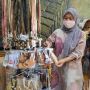 Putus Asa Suami Di-PHK hingga Stres, Wulan Bertahan dengan Manfaatkan Kain Ecoprint