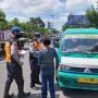 Bos Angkot Telepon Petugas saat Sopirnya Ditilang, Ujungnya Bikin Nyesek