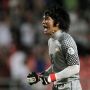 MANTAP Momen Sinthaweechai Hathairattanakool Kiper Veteran Thailand Tepis Tendangan Lawan