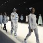 APD dan Seragam Tenaga Kesehatan Semarakkan China Fashion Week