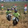 Keseruan Lomba Balap Motor Gabah di Tengah Sawah