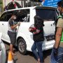 Terniat! Mobil Dimodifikasi Jadi Mirip Ambulans untuk Hindari Ganjil Genap di Puncak
