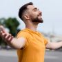 5 Tanda Orang yang Suka Berpikir Positif