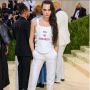 Cara Delevingne Pakai Busana 'Peg The Patriarchy' di  Met Gala 2021, Apa Artinya?