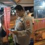 Polisi Jual Martabak di Pinggir Jalan, Harga yang Dipasang Bikin Pembeli Melongo