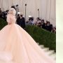 Kisah Gaun Billie Eilish di Met Gala 2021, Terinspirasi Marilyn Monroe dan Barbie
