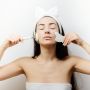 4 Cara Memilih Produk Skincare untuk Kulit Kering Berjerawat
