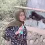 Menyedihkan! Hendak Berswafoto dengan Monyet, Wajah Gadis Cantik Ini Malah Diterkam