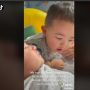 Viral! Balita Ini Selalu Ingin Muntah Tiap Lihat Adik Bayinya yang Baru Lahir