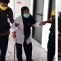 Guru Honorer Penderita Stroke Digendong Demi Tes PPPK, Tangisan Pecah di Depan Monitor