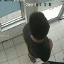 Miris! Video Wanita Lupa Cabut ATM, Pria Ini Kuras Isinya Sambil Celingak-celinguk