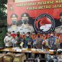 Polisi Gerebek Dua Pabrik Rumahan Narkoba Tembakau Gorila di Bandung