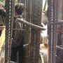 Viral Pria Terhimpit Kawat Bangunan, Publik: The Real 'Tumbal Proyek'