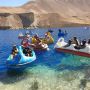 Viral Foto Taliban Naik Perahu Angsa di Tengah Danau, Sambil Acungkan Senjata