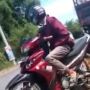 Viral Aksi Pria Onani di Atas Sepeda Motor, Gugup Setelah Terpergok Korban