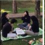 Piknik di Taman Bawa Makanan Sendiri, Wanita Kaget 'Diserbu' Gerombolan Ini
