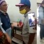 Viral Wanita Murka Bela Bocah Tukang Kerupuk Bawa Kabur Duit, Netizen: The Real Orang Kaya