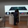 Viral Pasangan Mesra-Mesraan di Gerai Apple, Warganet: OTW iPhone 13