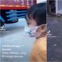 Anak Sopir Truk Menunggu Ayah di Pinggir Jalan, Momen Pertemuannya Mengharukan