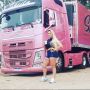 Gaya Influencer Wanita yang Jadi Sopir Truk Serba Pink, Tak Peduli Meski Dihujat
