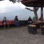 Menyenangkan! Potret Suasana Vaksinasi Massal di Ketep Pass Berlatar Lanskap Merapi