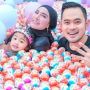 Gilang Widya Pramana 'Crazy Rich Malang' Beri Hadiah Ultah Sang Anak 1 Truk Kinder Joy