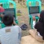 Semangat Siswa Sulawesi Selatan Lulus Ujian Sekolah, Naik Gunung Cari Jaringan Internet