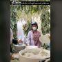 Ngakak! Diduga Kelewat Lapar, Wanita Ini Datang ke Kondangan Masih Pakai Helm