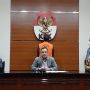 Dipamerkan Pakai Rompi Tahanan, KPK Tetapkan Azis Syamsuddin Tersangka Kasus Suap