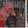 Viral Seorang Ibu Asik Main Gelitikan dengan Monyet, Netizen: Ikutan Woy!