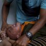 Beragam Ekspresi Anak saat Ikuti Sunatan Massal