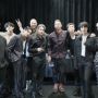 Chris Martin Berikan Jin BTS Gitar, Desainnya Bikin Pangling