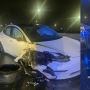 Duh Apes, Pakai Fitur Autopilot Pengendara Tesla Ini Malah Tabrak Mobil Polisi