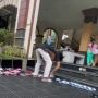 Viral Pemuda Sambut Jamaah dan Rapihkan Sendal di Masjid Ternyata Anak Orang Kaya, Siapa?