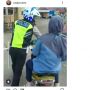 Viral Emak-emak Tidak Terima Ditilang, Nekat Duduk di Motor Meski Digiring Polisi