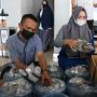 Pedagang Kaki Lima Menabung Uang Koin 4 Tahun, Saat Dibuka Langsung OTW Beli Mobil