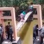 Viral Emak-emak Jatuh ke Sungai saat Lewat Jembatan, Publik Soroti Reaksi Sosok Ini