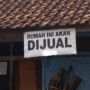 Viral Spanduk Jual Rumah Bikin Mati Penasaran, Sebelum Baca Siapkan Mental