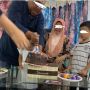 Tarik Uang dari Kue Ulang Tahun, Kakek Ini Malah Dapet Zonk