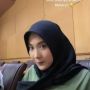 Viral Wanita Jilbab Hitam TikTokan di Rapat Keluarga, Netizen Minder Lihat Isinya