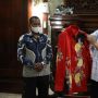 Temui Gubernur Ganjar, Rektor Uncen Papua Beri Sepasang Batik Cendrawasih