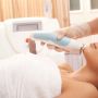Dokter Spesialis Dermatologi Ungkap Perempuan Indonesia Lebih Pilih Perawatan Topikal daripada Injeksi, Kenapa?