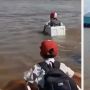 Viral Bocah SD Seberangi Sungai Pakai Styrofoam, Publik Colek Jokowi