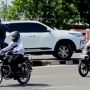Ulah Pengendara Fortuner Saat Balik Arah, Pembatas Jalan Nekat Diterjang, Duh!