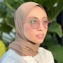 6 Potret Terkini Vicky Alaydrus Setelah Putuskan Lepas Hijab
